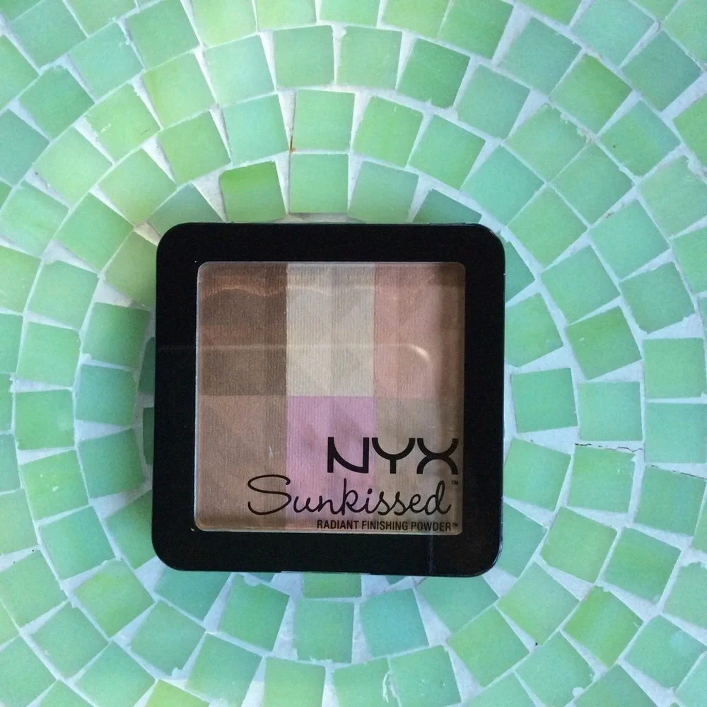 NYX Radiant Finishing Powder